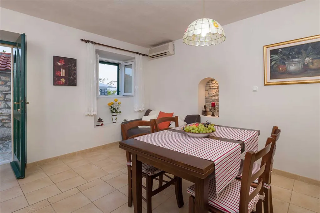 2-Bedroom Villa with Pool in Bol