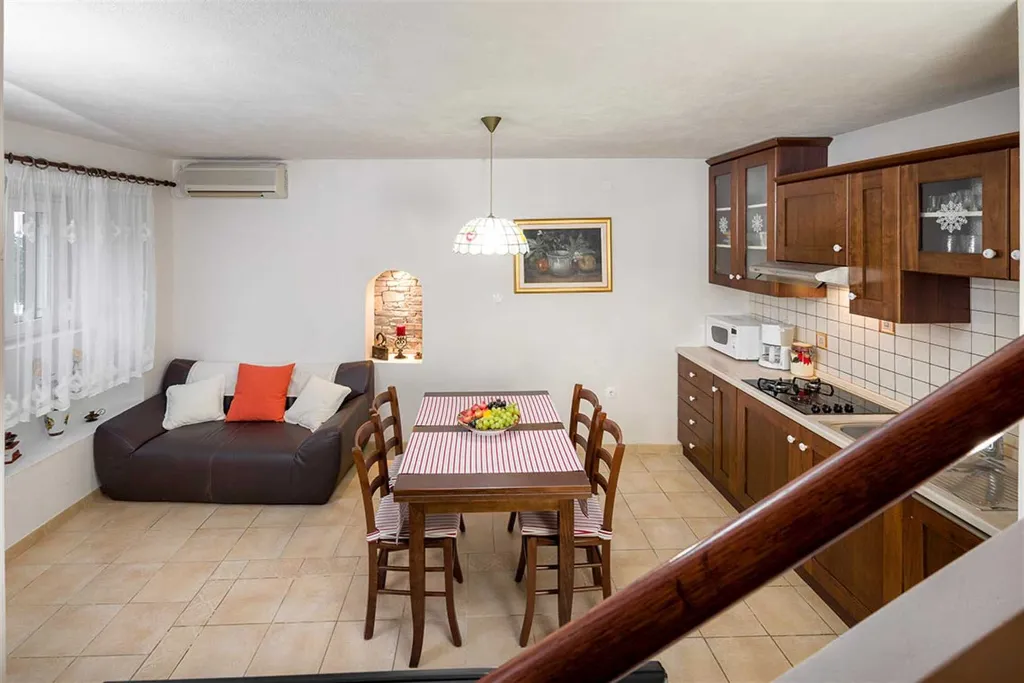 2-Bedroom Villa with Pool in Bol