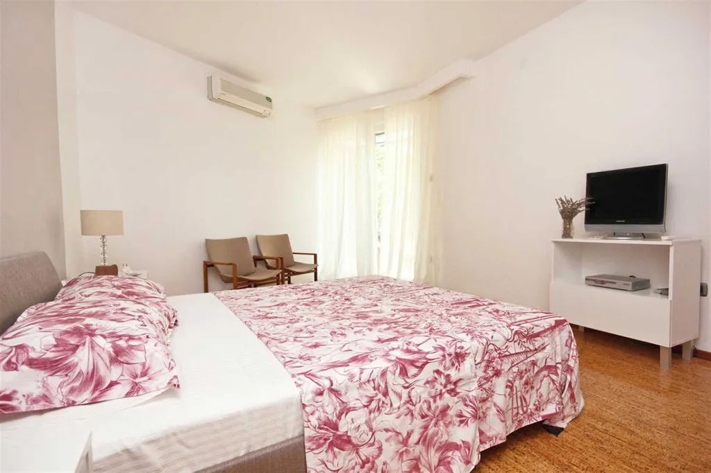 8-Bedroom Villa in Orebić near Trstenica Beach