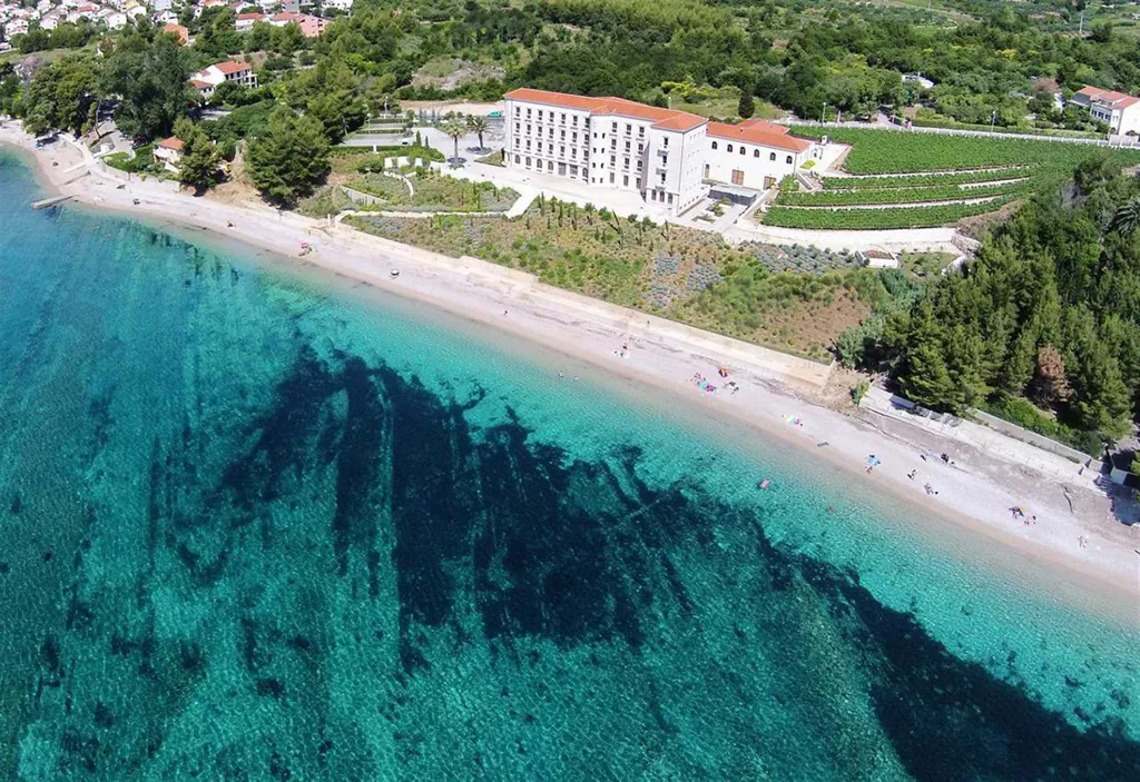 8-Bedroom Villa in Orebić near Trstenica Beach