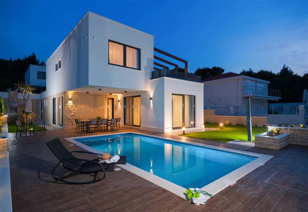 Okrug Gornji Villa for 11 with Indoor & Outdoor Pools