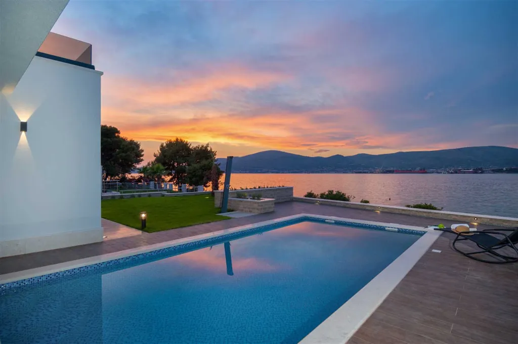 Okrug Gornji Villa for 11 with Indoor & Outdoor Pools