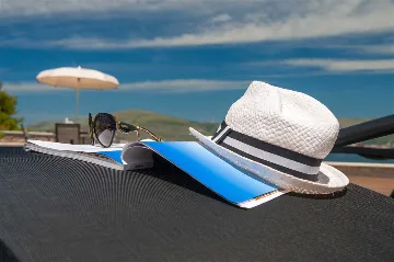 Okrug Gornji 6-Bedroom Villa for 11 Guests