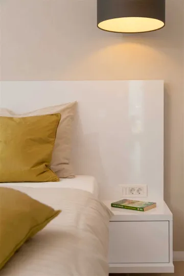 Okrug Gornji 6-Bedroom Villa for 11 Guests