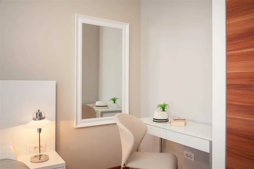 Okrug Gornji 6-Bedroom Villa for 11 Guests