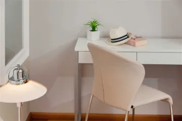 Okrug Gornji 6-Bedroom Villa for 11 Guests