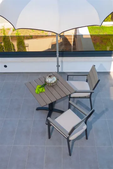 Okrug Gornji 6-Bedroom Villa for 11 Guests