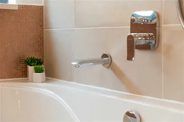 Okrug Gornji 6-Bedroom Villa for 11 Guests