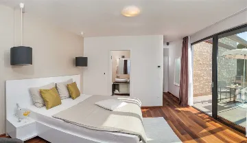 Okrug Gornji 6-Bedroom Villa for 11 Guests