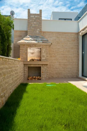 Okrug Gornji 6-Bedroom Villa for 11 Guests