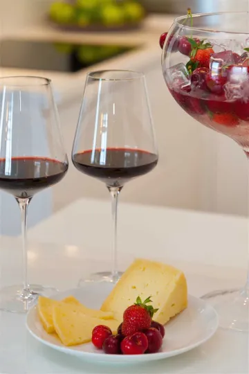 Okrug Gornji 6-Bedroom Villa for 11 Guests