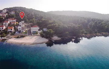 Okrug Gornji 6-Bedroom Villa for 11 Guests