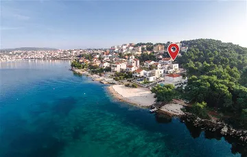 Okrug Gornji 6-Bedroom Villa for 11 Guests