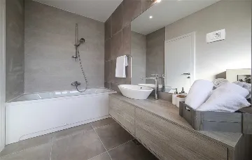 Air-Conditioned Villa for 14 Guests in Okrug Donji