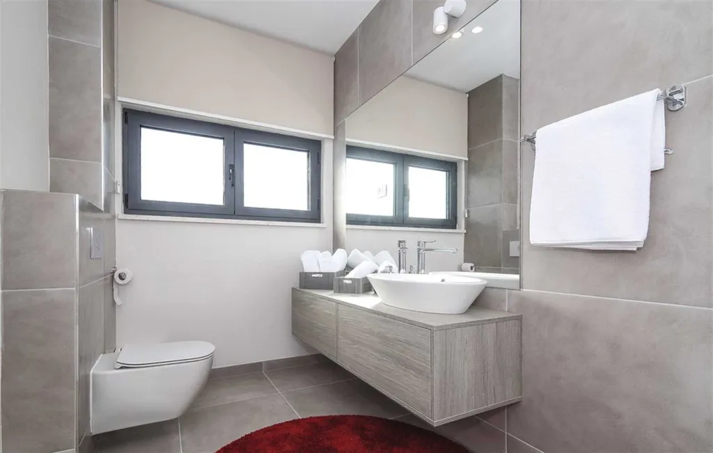 Air-Conditioned Villa for 14 Guests in Okrug Donji