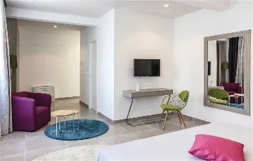 Air-Conditioned Villa for 14 Guests in Okrug Donji