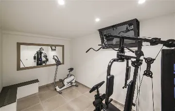 Air-Conditioned Villa for 14 Guests in Okrug Donji