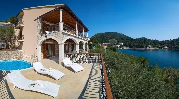 6-Bedroom Villa with Heated Pool in Blato