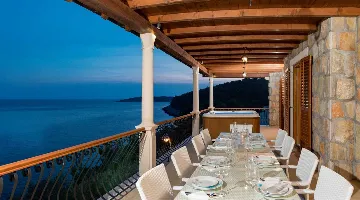 6-Bedroom Villa with Heated Pool in Blato