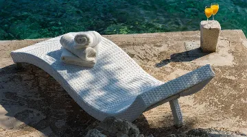 6-Bedroom Villa with Heated Pool in Blato