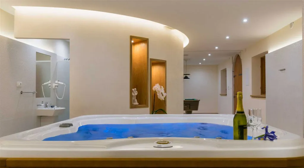 6-Bedroom Villa with Heated Pool in Blato