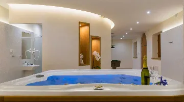 6-Bedroom Villa with Heated Pool in Blato