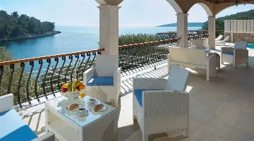 6-Bedroom Villa with Heated Pool in Blato