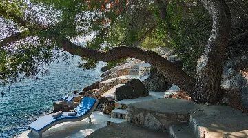 6-Bedroom Villa with Heated Pool in Blato