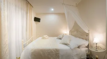 6-Bedroom Villa with Heated Pool in Blato