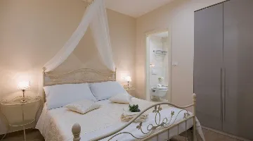 6-Bedroom Villa with Heated Pool in Blato