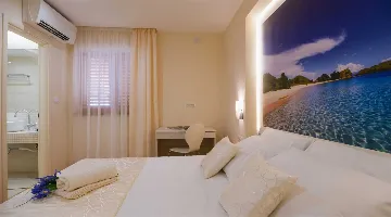 6-Bedroom Villa with Heated Pool in Blato