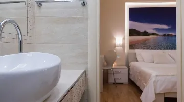 6-Bedroom Villa with Heated Pool in Blato