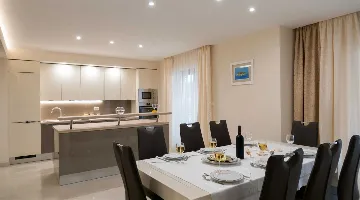 6-Bedroom Villa with Heated Pool in Blato