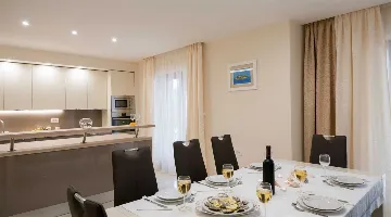 6-Bedroom Villa with Heated Pool in Blato