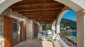 6-Bedroom Villa with Heated Pool in Blato