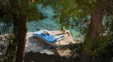 6-Bedroom Villa with Heated Pool in Blato