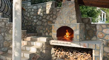 6-Bedroom Villa with Heated Pool in Blato