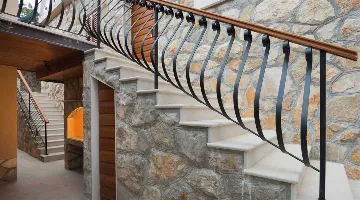 6-Bedroom Villa with Heated Pool in Blato