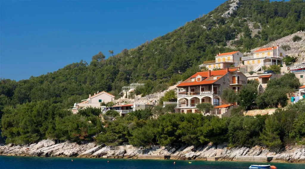 6-Bedroom Villa with Heated Pool in Blato