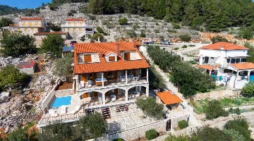 6-Bedroom Villa with Heated Pool in Blato