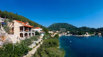 6-Bedroom Villa with Heated Pool in Blato