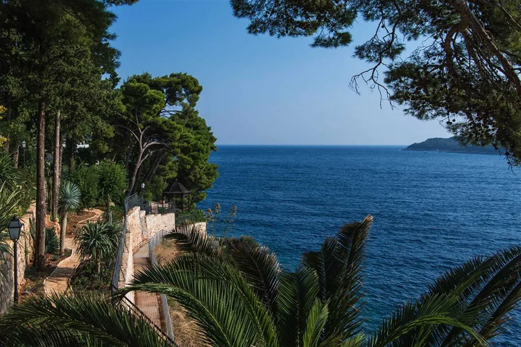 Dubrovnik 6-Bedroom Villa with Heated Pool and Spa