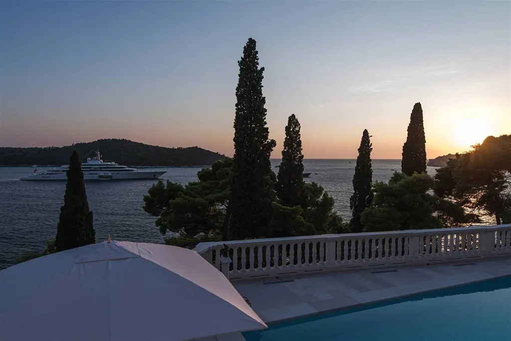 Dubrovnik 6-Bedroom Villa with Heated Pool and Spa