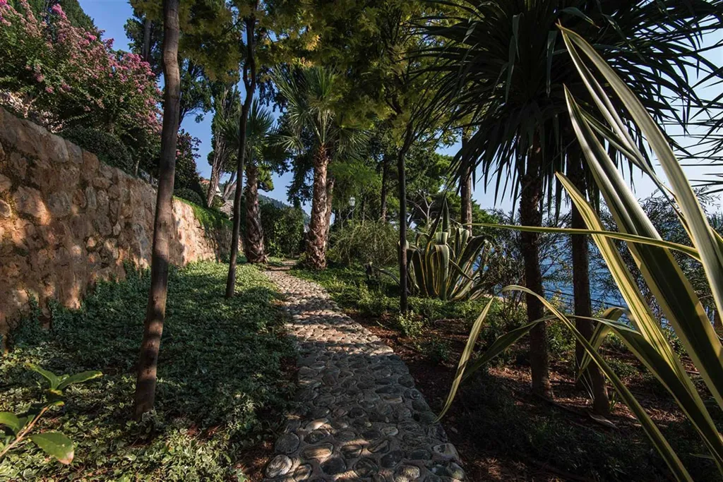 Dubrovnik 6-Bedroom Villa with Heated Pool and Spa