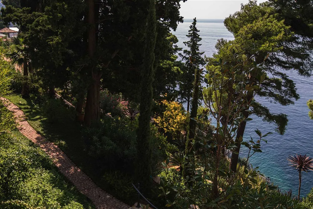 Dubrovnik 6-Bedroom Villa with Heated Pool and Spa