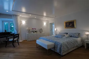 Dubrovnik 6-Bedroom Villa with Heated Pool and Spa