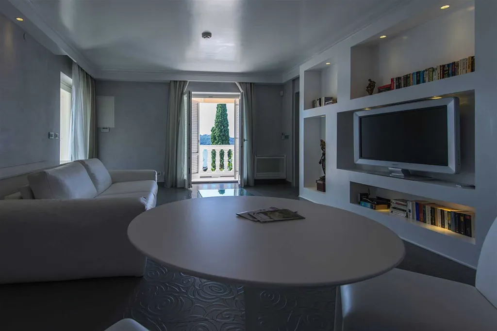 Dubrovnik 6-Bedroom Villa with Heated Pool and Spa