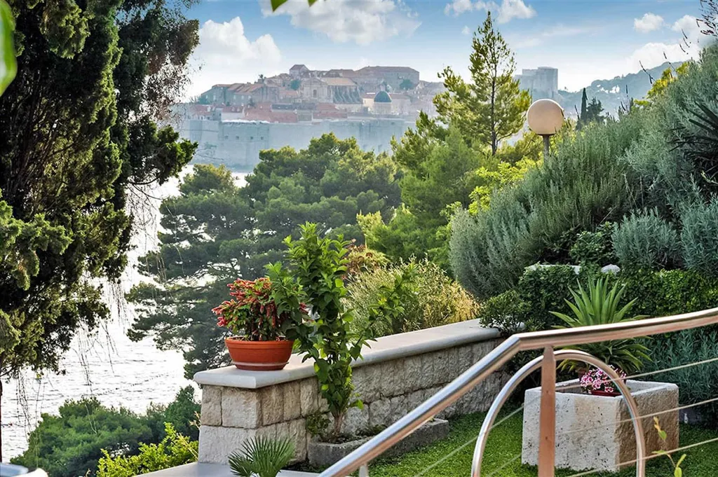 Dubrovnik Villa with Private Pool near the Sea