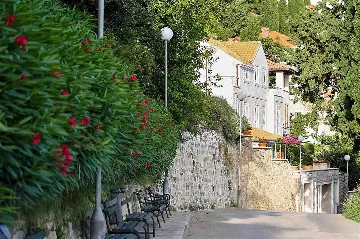 Dubrovnik Villa with Private Pool near the Sea