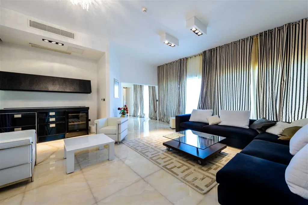 Dubrovnik Villa for 7 Guests with Private Pool